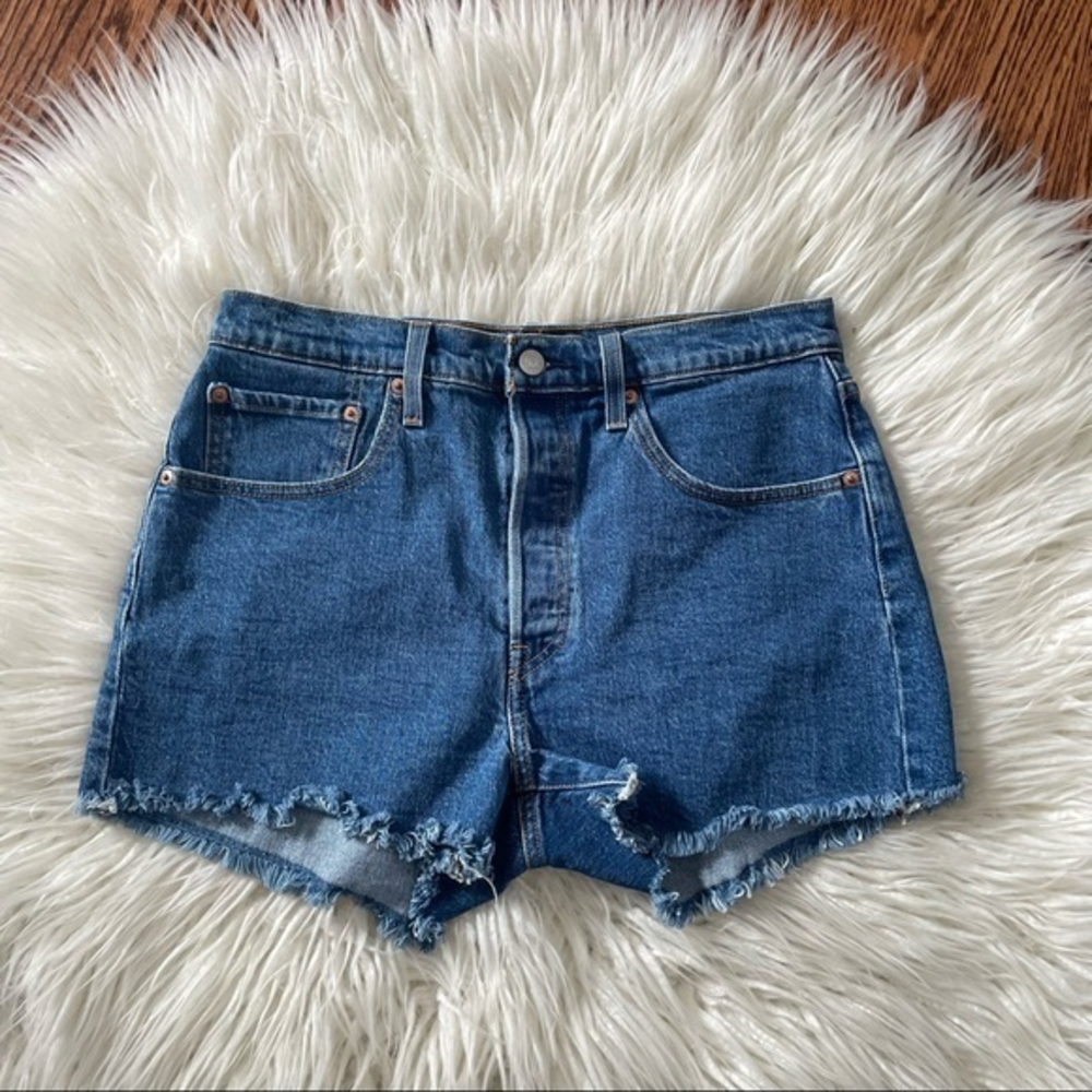 Levi’s 501 Stretch denim‎ cut off jean shorts size 30